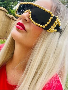 BLACK GOLD STUD SUNGLASSES